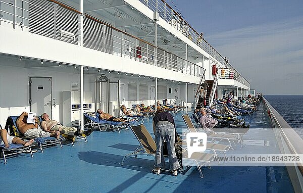 Auf Deck des Kreuzfahrtschiffs Costa Serena