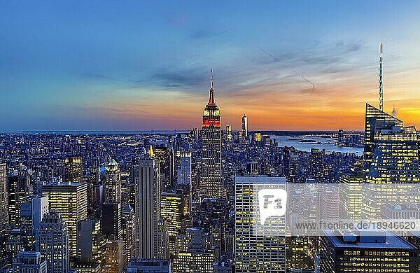 New York. Manhattan. Erhöhte Ansicht bei Sonnenuntergang