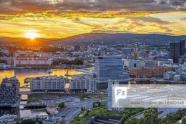 Schöner Sonnenuntergang in Oslo  der norwegischen Hauptstadt