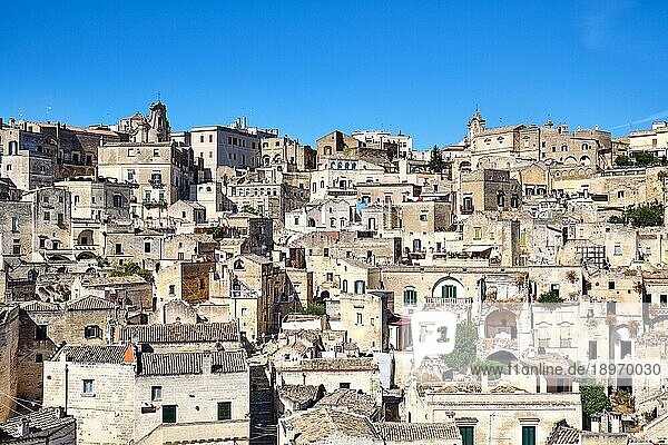 Die alten Häuser von Matera in Süditalien an einem sonnigen Tag