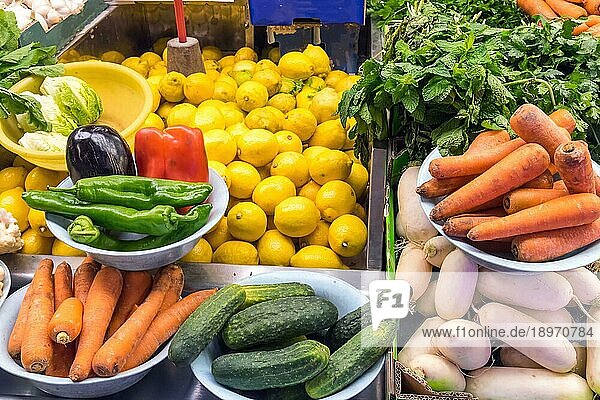 Verschiedene Gemüse zum Verkauf auf einem Markt in Chile