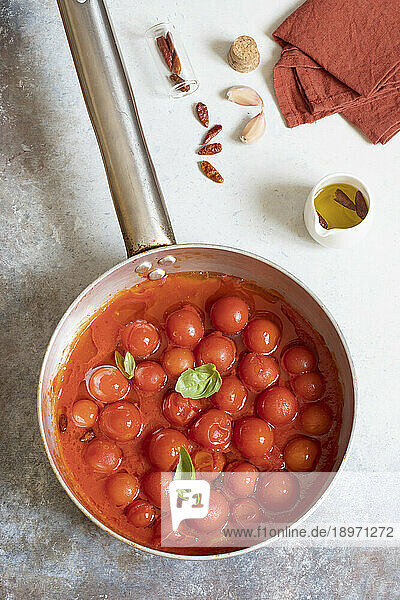 Tomato sauce with basil and chilli
