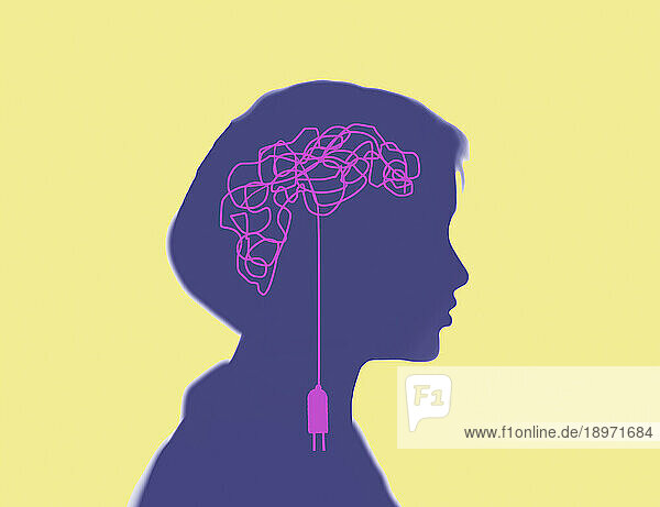 Abgezogenes Kabel bildet Gehirn im Kopf einer Frau