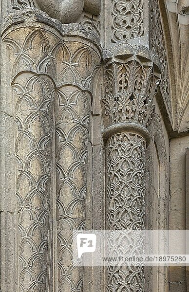 Kunstvolle Steinmetzarbeiten  Ince Minare Medresesi  Museum der Holzgegenstände und Steinmetzkunst  Konya  Türke