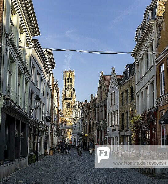 Belfort  mittelalterlicher Glockenturm am Markt  Brugge  Belgien  Europa