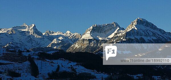 Hochgebirge Uri Rotstock  Schwalmis und Brisen  Blick von Schwyz