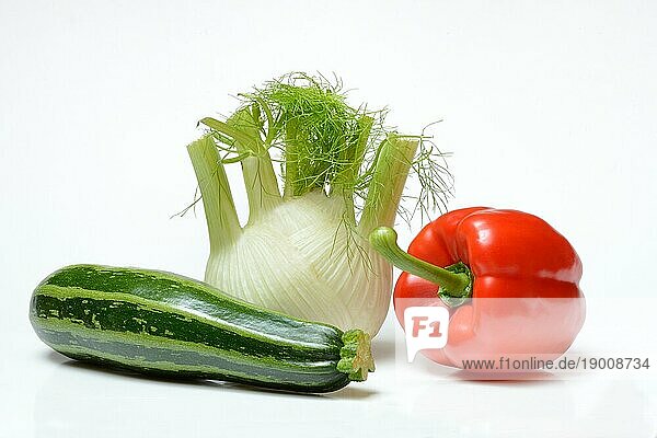 Gemüse  Fenchel  rote Paprika  Zucchini