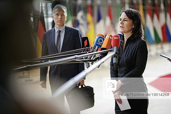 Annalena Bärbock  Bundesaussenministerin  aufgenommen bei einem Doorstep vor einer Arbeitssitzung der EU-Aussenministerinnen und Außenminister Brüssel  20.07.2023.  Brüssel  Belgium