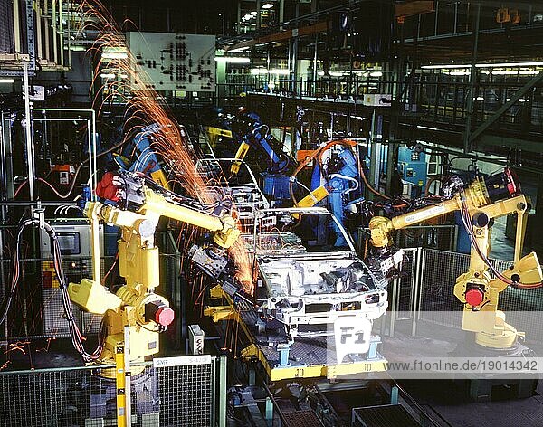 Industrie  Produktion  Automatisierung der Autoindustrie  Förderband  Roboter  06.12.1995 Opel Werk in Bochum  Bochum Deutschland