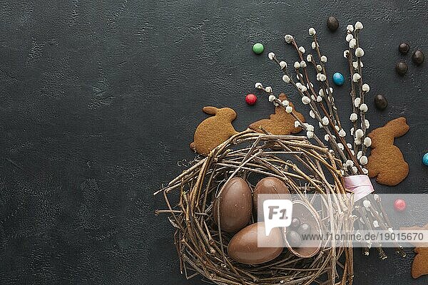 Draufsicht Schokolade Ostereier Nest mit Süßigkeiten Kopie Raum. Auflösung und hohe Qualität schönes Foto