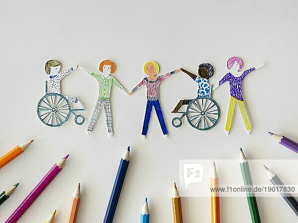 Multiethnische behinderte Menschen Gemeinschaft mit Bleistiften. Auflösung und hohe Qualität schönes Foto