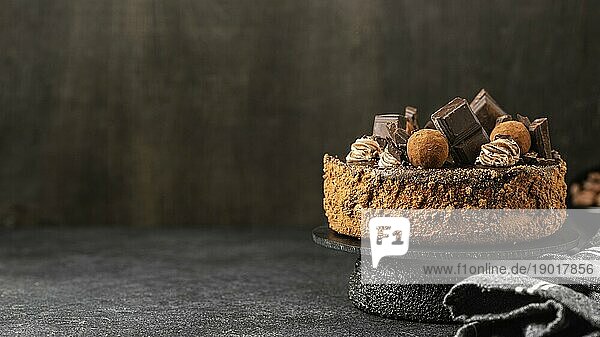 Vorderansicht köstliche Schokolade Kuchen Stand mit Kopie Raum. Auflösung und hohe Qualität schönes Foto