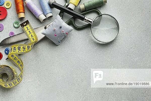 Arrangement bunte Accessoires Nähen flach legen. Auflösung und hohe Qualität schönes Foto