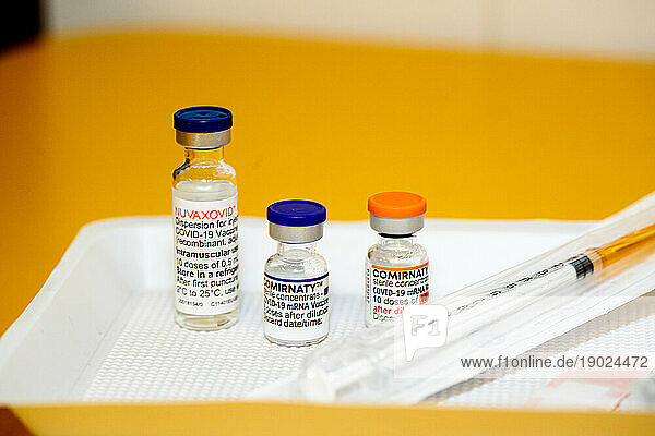 Covid-19 vaccination tray. Pfizer pediatric. Adult. Nuvaxovid. Val de marne vaccination center. On 2022-04-13. Photography by Aline Morcillo / BSIP.