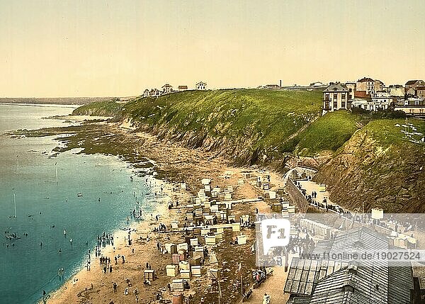 Dicht bevölkerter Strand  Granville in der Normandie  Frankreich  um 1890  Historisch  digital verbesserte Reproduktion eines Photochromdruck aus dem Jahre 1895  Europa