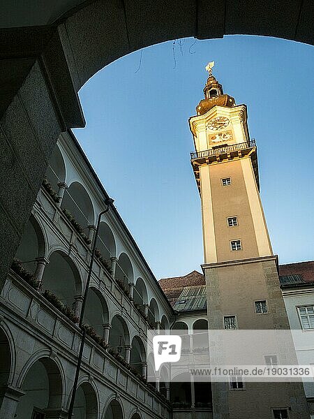 Linz Österreich  Glockenturm des Landhauses der Regierung