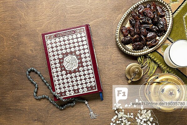Quran Gebetsperlen Holztisch. Auflösung und hohe Qualität schönes Foto