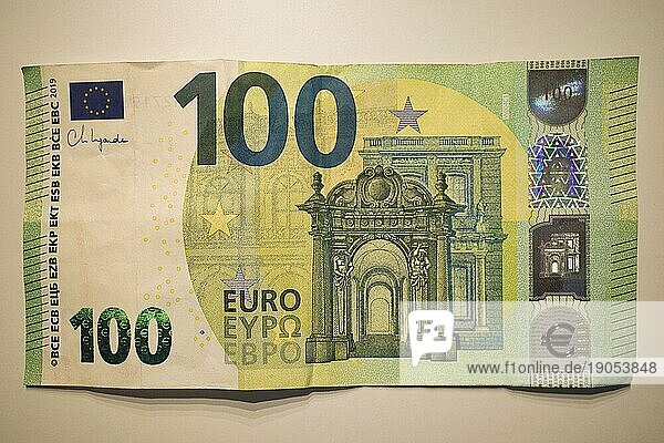 Symbolfoto zum Thema Bargeld  100 Euro Geldschein  Nordrhein-Westfalen  Deutschland  Europa