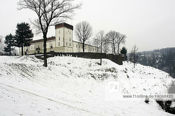 Das Castello di Monteruzzo in Castiglione Olona im Winter  Varese  Lombardei  Italien  Europa