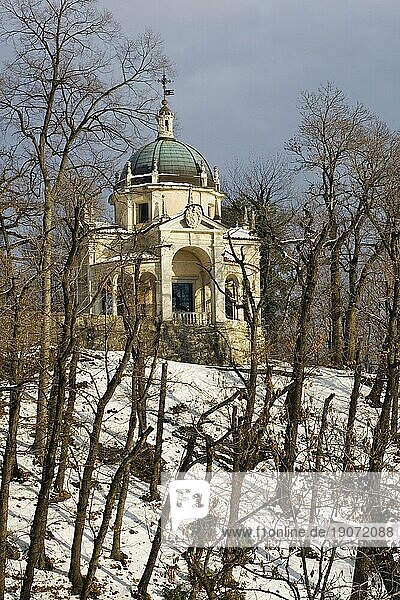 Die barocke Kapelle der Beschneidung Christi auf dem Wallfahrtsberg Sacro Monte di Varese  Varese  Lombardei  Italien  Europa