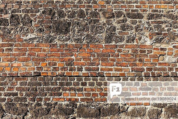 Hintergrund einer alten Mauer aus Ziegeln und Stein der Corpus Christi Basilika in Krakau  Polen  aus dem 15  Europa
