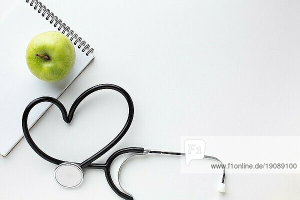 Vorderansicht grüner Apfel Stethoskop