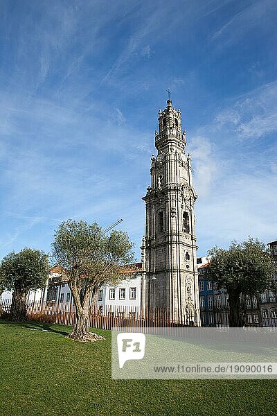 Porto in Portugal  Glockenturm der Clerigos Kirche
