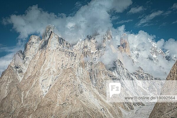 Schöne Gipfel der Trango Türme im Karakorumgebirge in Pakistan