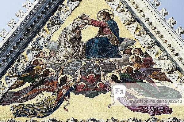 Detail der Marmorfassade des Sianeser Domes Santa Maria von Giovanni Pisano