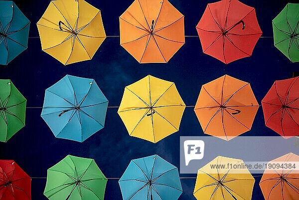 Aufgespannte Regenschirme