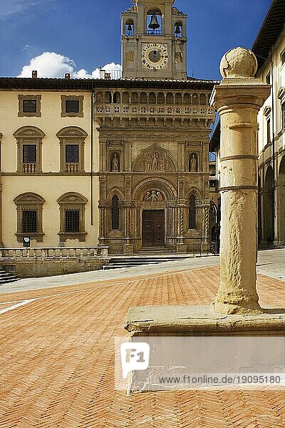 Piazza Grande mit Palazzo della Tribunale  Palazzo della Fratenità dei Laici in Arezzo