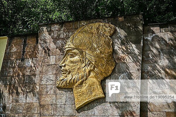 Denkmal für Shota Rustaveli  Georgischer Dichter Literaten des Mittelalters  Tschiatura  Tchiatura  Chiatura  Imeretien  Georgien  Asien