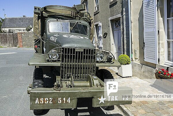 2½-Tonnen-6x6-Lastkraftwagen der US-Armee GMC CCKW aus dem 2. Weltkrieg mit Winde und Maschinengewehrring  eingesetzt während der Invasion in der Normandie