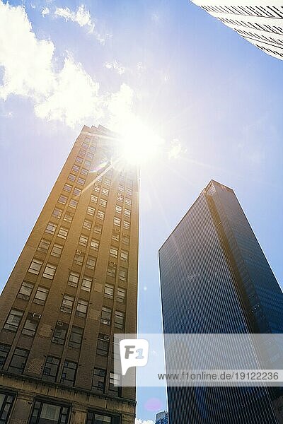 Wolkenkratzer aus Stadtbild sonnigen Tag