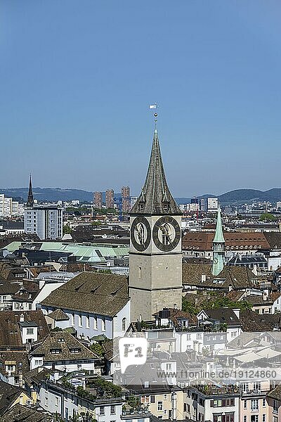 Stadtansicht  Stadtzentrum mit Kirchturm  Zürich  Schweiz  Europa