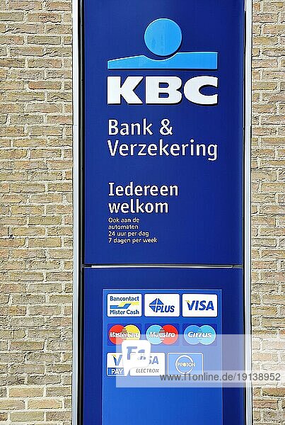 Firmenschild mit dem Logo der KBC Bank  Flandern  Belgien  Europa