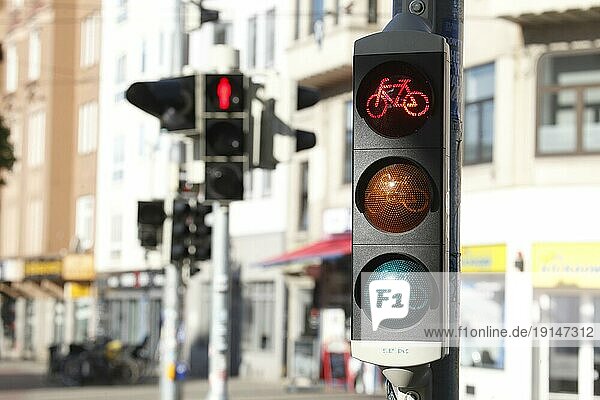 Verkehrsampeln für Fußgänger und Fahrräder  Bremen  Deutschland  Europa