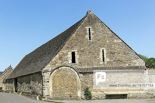 Historische Zehntscheune im Dorf Lacock  Wiltshire  England  UK