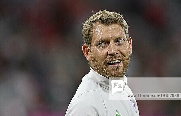Torwart-Trainer Coach Michael Rechner FC Bayern München FCB  Portrait  lächelt  Allianz Arena  München  Bayern  Deutschland  Europa