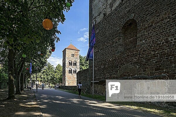 Katharinenturm  mittelalterlicher Glockenturm  Romanik  Ruine  Kloster  Abtei  Stiftsruine  Altstadt  Bad Hersfeld  Hessen  Deutschland  Europa