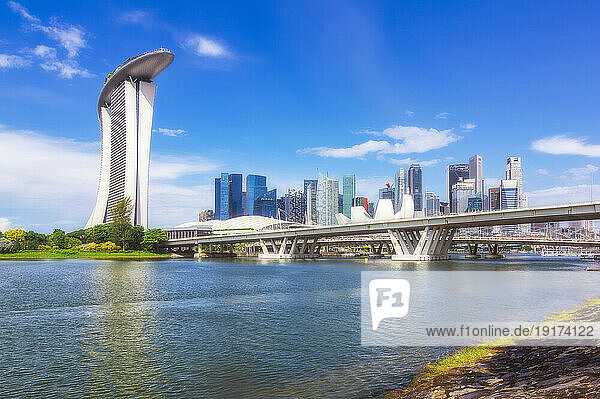 Singapore  Singapore City  Marina Bay Sands in summer