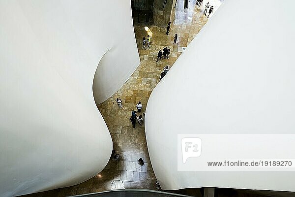 Guggenheim Museum  Architekt Frank Gehry  Eingangshalle  Innenansicht  Bilbao  Baskenland  Spanien  Europa