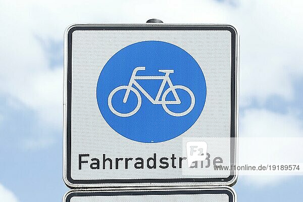 Verkehrsschild Fahrradstraße  Fahrradweg  Deutschland  Europa