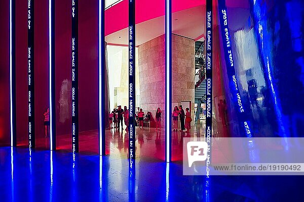 Guggenheim Museum  Architekt Frank Gehry  Innenansicht  Künstlerin Jenny Holzer  Bilbao  Baskenland  Spanien  Europa
