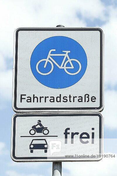 Verkehrsschild Fahrradstraße  Fahrradweg  Deutschland  Europa