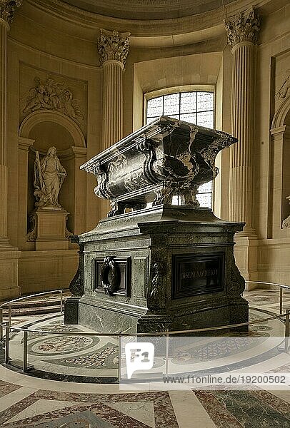 Innenaufnahme  Ehrengrab  Sarkophag von Joseph Bonaparte  Invalidendom  Dôme des Invalides  Église du Dôme  Grabmal Napoleons  Paris  Frankreich  Europa