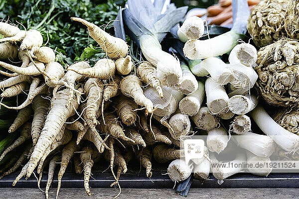 Market root and tuber vegetables