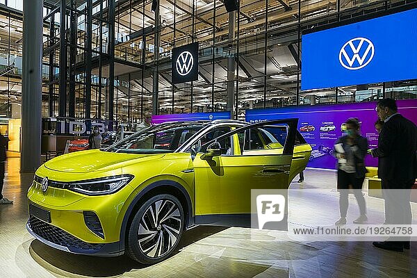 Weltpremiere des rein elektrisch angetriebenen SUV ID.4. Damit startet VW in das weltweit größte Marktsegment der Kompakt-SUVs