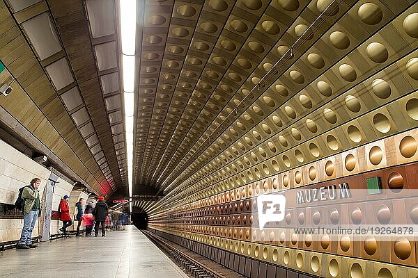 Prag  Tschechische Republik  20. März 2017: Innenansicht der Metrostation Muzeum  Europa