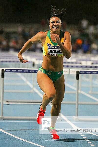 MELBOURNE  AUSTRALIEN  4. FEBRUAR: Michelle Jenneke vom Team Australien gewinnt die 100 m Hürden in der Nacht 1 der Nitro Athletics am 4. Februar 2017